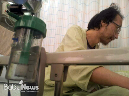 삼성서울병원에 입원해 치료를 받고 있는 김성태 씨의 모습. 2012년 12월 5일 베이비뉴스와의 첫 인터뷰 때보다 건강이 많이 악화됐다. 지난 10월 21일 당시의 모습. ⓒ환경보건시민센터