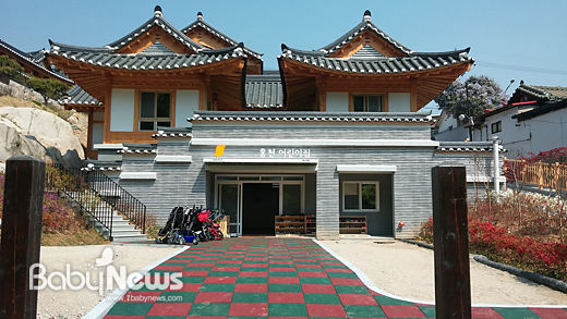 서울 성북구가 서울 시내 자치구 중 최초로 한옥 어린이집을 건축했다. ⓒ성북구