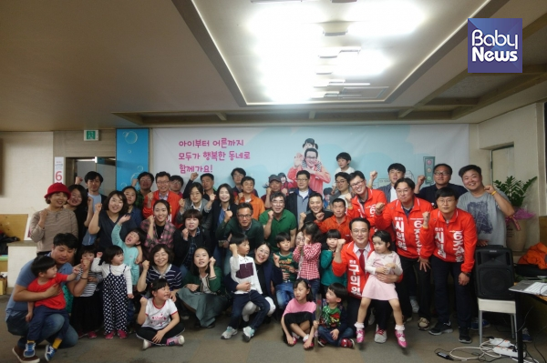 지난 4월 20일 황순규 예비후보의 선거사무소 개소식에 모인 지지자들. ©황순규