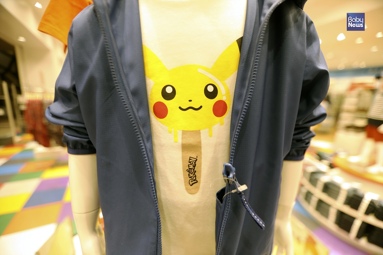 유니클로 키즈 매장에 일본 대표 캐릭터 '피카츄'가 그려져 있는 티셔츠가 전시돼 있다. 김근현 기자 ⓒ베이비뉴스