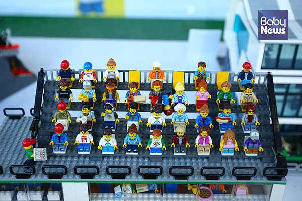 다양한 사람들로 표현된 레고 브릭 작품. 서종민 기자 ⓒ베이비뉴스