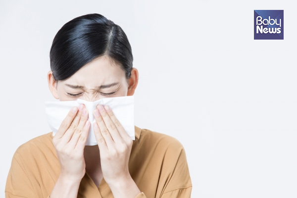알레르기 비염이 기승을 부리는 요즘, 건강한 호흡기 관리법을 알아봅시다. ⓒ베이비뉴스