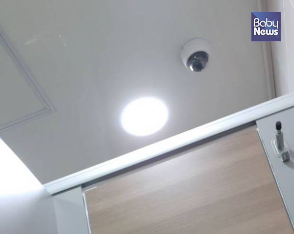 A어린이집 화장실에 설치된 CCTV 모습. ⓒ제보자 제공