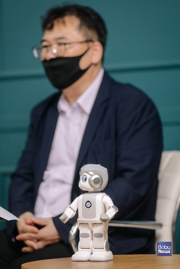 서울시는 인공지능(AI)로봇 ‘알파미니’를 무상 대여해주는 시범사업을 8월부터 시작한다. 김재호 기자 ⓒ베이비뉴스