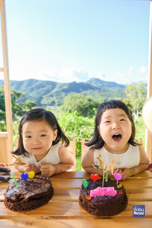 제14회 행복한 우리아이 사진 콘테스트, 성남시육아종합지원센터 인기상 수상작 '신나는 생일파티'. ⓒ성남시육아종합지원센터