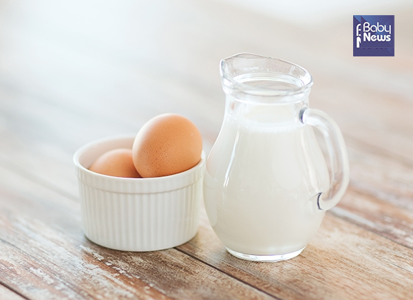 1세 미만의 아기에게 가장 많은 알레르기 반응을 일으키는 식품은 계란과 우유인 것으로 밝혀졌다. 계란 알레르기는 15세 이전에 대부분 사라지지만, 우유 알레르기는 청소년기에도 유지됐다. ⓒ베이비뉴스