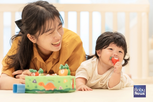 지난해 태어난 아이 5명 가운데 1명 정도는 국가와 지방자치단체의 난임 지원 정책을 통해 태어난 것으로 나타났다. 보건복지부가 최근 발표한 자료에 따르면 지난해 난임 지원을 통해 태어난 아이는 4만 8981명으로 집계됐으며, 이는 전체 출생아의 19.2%에 해당하는 수치다. ⓒ베이비뉴스