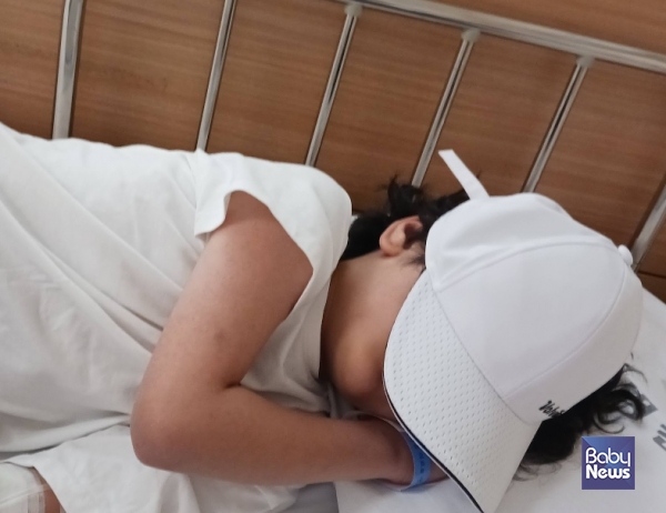 김재영 오티톤메디컬의 막내 아들. 김재영 대표는 막내아들이 아파서 병원에 갔지만 당시 코로나로 의료체계가 무너지면서 응급실에서 제대로 진료를 받을 수 없었던 사건을 계기로, AI 기반 스마트 체온계 ‘닥터인홈(Doctor In Home)’ 개발을 시작했다. ⓒ오티톤메디컬