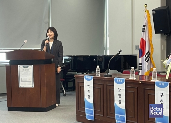 박창현 육아정책연구소 연구위원이 22일 오후 서울 마포구 한국사회복지협의회 6층 대회의실에서 열린 서울시 영유아 교육혁신 현장 전문가 토론회에서 기조 발제를 진행하고 있다. 소장섭 기자 ⓒ베이비뉴스
