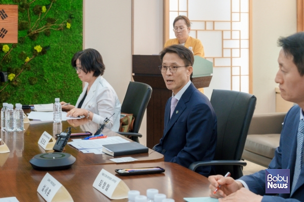 김진오 저출산고령사회위원회 부위원장이 지난달 29일 정부서울청사에서 열린 관계부처 회의에서 발언하고 있다. ⓒ저출산고령사회위원회
