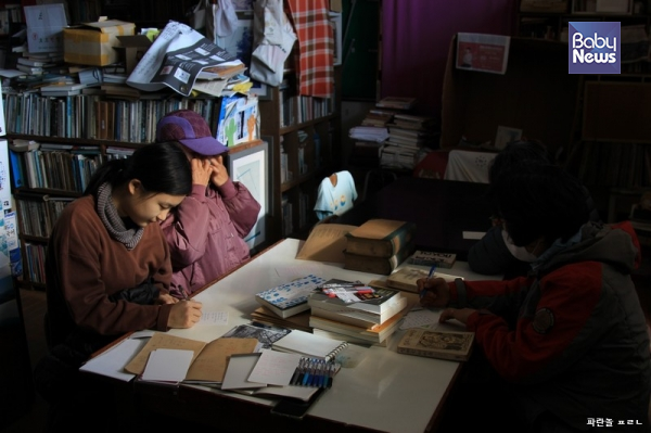 국어사전 서재도서관 '말꽃 짓는 책숲, 숲노래'​는 어린이들의 꿈 배움터이다. ⓒ최종규