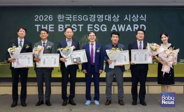 2026 한국ESG경영대상 최우수상 수상기업들. ⓒ㈜디투엔지니어링