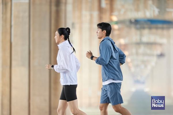 칙적인 운동은 근육, 힘줄, 뼈 등에 자극을 주어 콜라겐의 합성과 형성을 촉진한다. ⓒ베이비뉴스