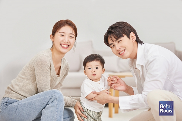 여성 고용과 남성 육아휴직 참여는 늘었지만, 여성 경력단절과 남성 고독사 등 성별 격차는 여전히 지속되고 있다. ⓒ베이비뉴스