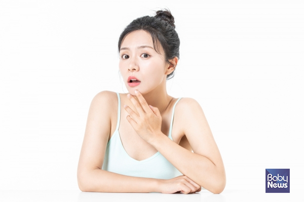생리가 늦어지고 평소와 다른 몸의 변화가 나타난다면 증상만으로 판단하지 말고, 임신 테스트기로 먼저 임신 여부를 확인해보는 것이 필요하다. ⓒ베이비뉴스