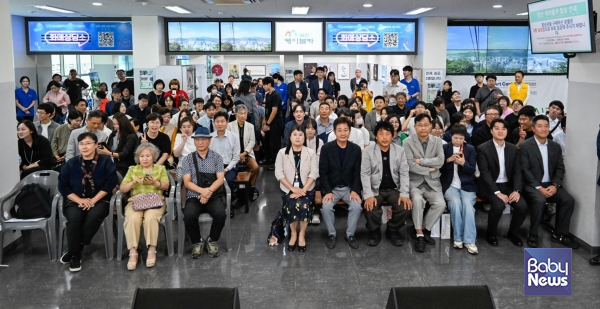 제1회 서울시 중증장애인 자립을 위한 남산케이블카 희망싹 환경사랑 그림공모전 시상식 단체사진 (희망싹협동조합 제공