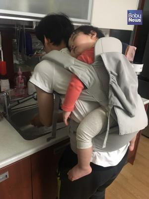 [엄마공감] 아이 재우면서 설거지까지… '아빠는 육아 달인'