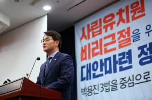“법적 대응” 경고한 자유한국당, “때리면 맞겠다”는 박용진