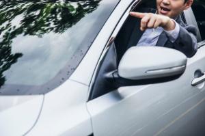 아이들 태운 택시기사에 욕설한 벤츠 운전자 '아동학대 유죄' 판결 